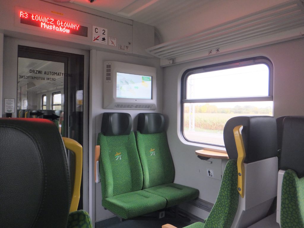 ポーランド鉄道の緑の座席