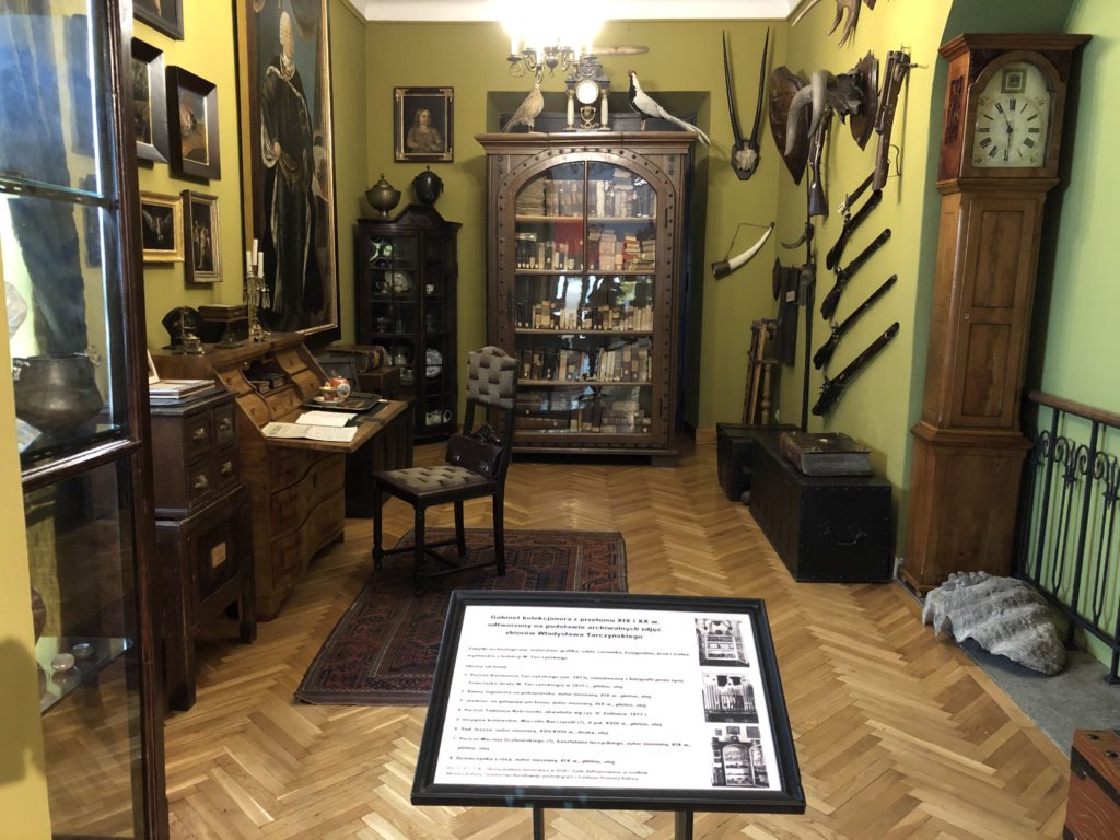 ポーランド、ウォヴィチ博物館（Muzeum w Łowiczu）の書斎展示