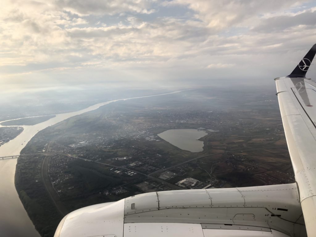 飛行機から見えるハート型の池