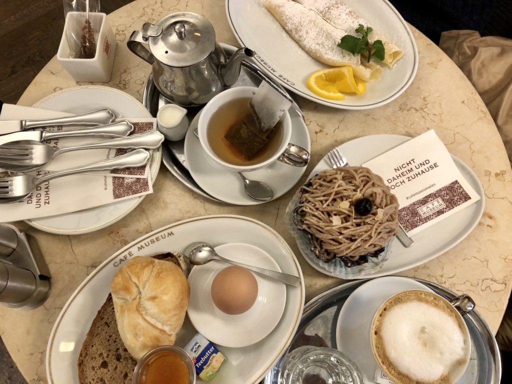 Café Museum（カフェムゼウム）のケーキと朝食セット
